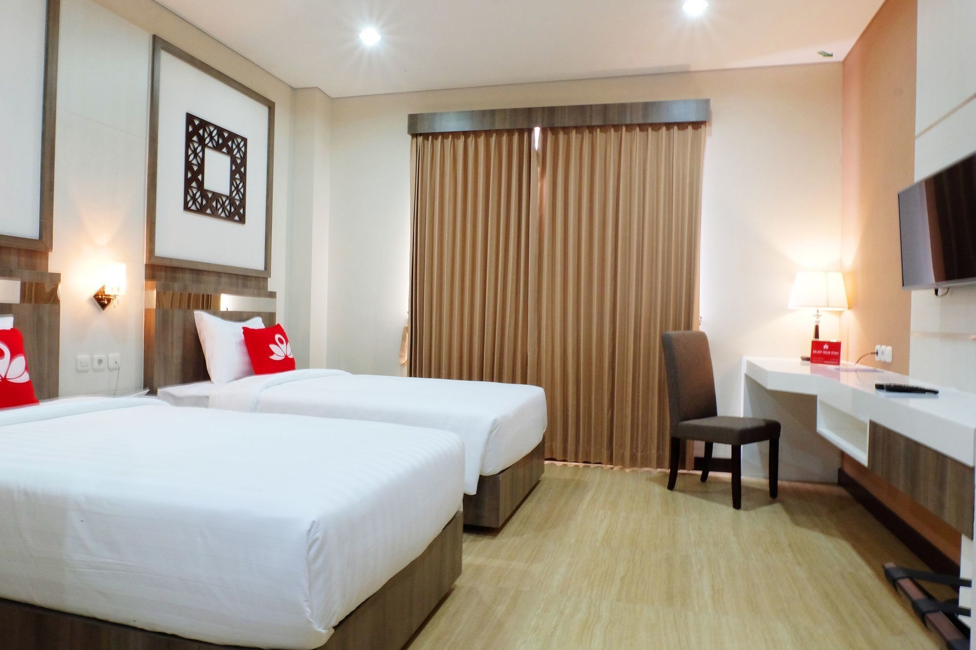 Zen Rooms Mandiri Mansion Galaxy Mall Surabaya Exterior photo